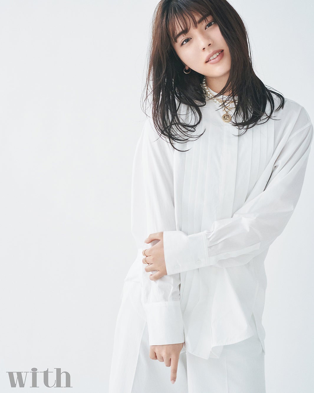 井手上漠、“新しい可愛い”を語る 透明感溢れるカット 