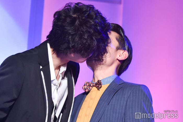 飯島寛騎、カミナリ石田たくみ (C)モデルプレス