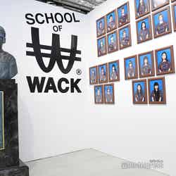 「SCHOOL OF WACK」展示の模様 （C）モデルプレス