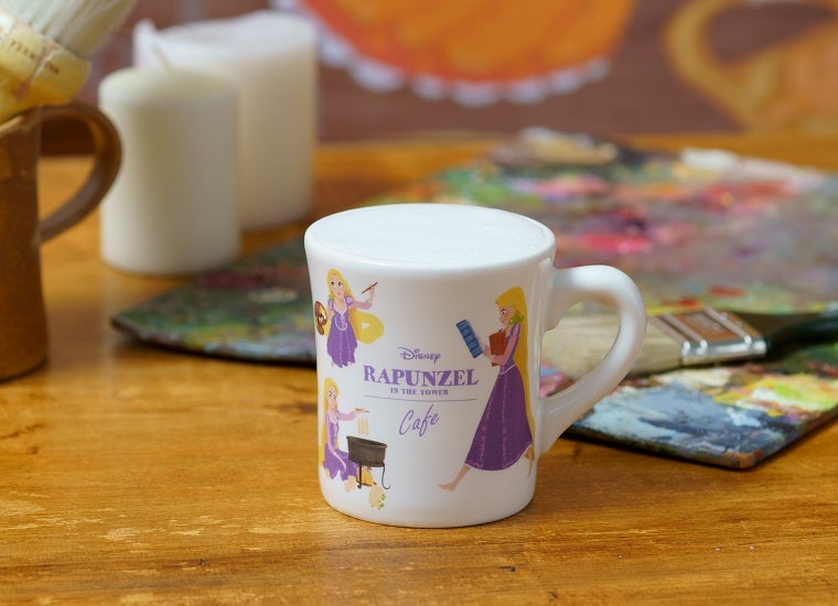 ＜ラプンツェル＞チョコクッキー風ラテ　　税込979円（C）Disney