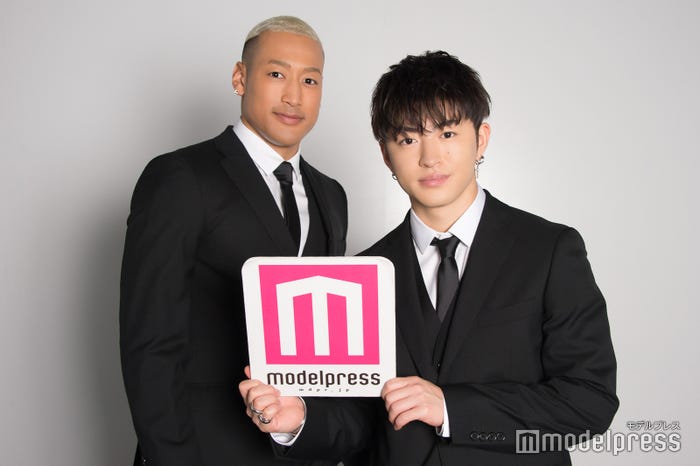 関口メンディー、佐野玲於 (C)モデルプレス