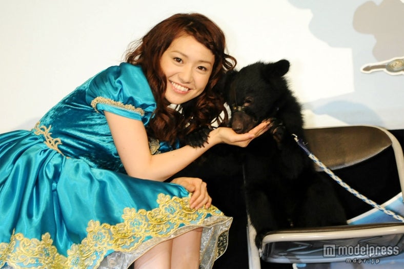 大島優子、ミニドレスでメロメロ