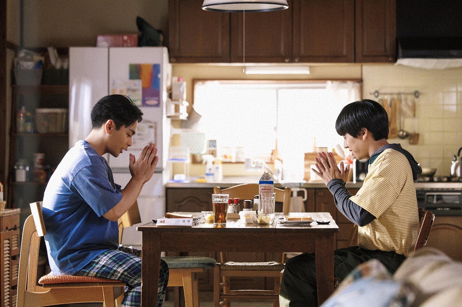 柳楽優弥、坂東龍汰「ライオンの隠れ家」第1話（C）TBS