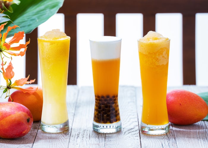 「アロエマンゴージャスミンティー」550円、「タピオカマンゴーラテ」600円、「マンゴースムージー」550円／画像提供：オアシスティースタンド