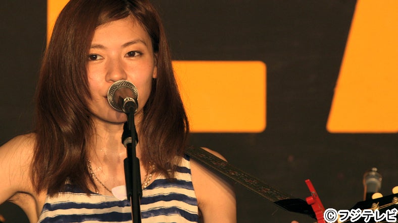 逗子海岸で行われた野外ライブ「音霊OTODAMA」に出演した住岡梨奈／「テラスハウス」8月2日放送回より