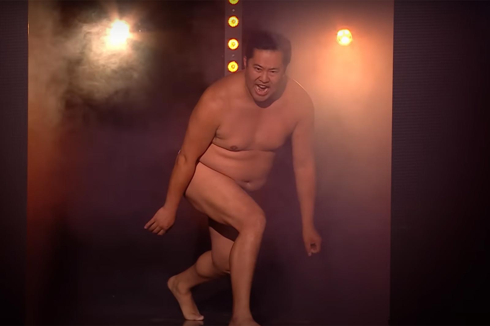 とにかく明るい安村「ブリテンズ・ゴット・タレント」YouTubeより