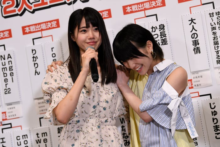 瀧野由美子、岡田奈々(なぁゆみ)(C)AKS