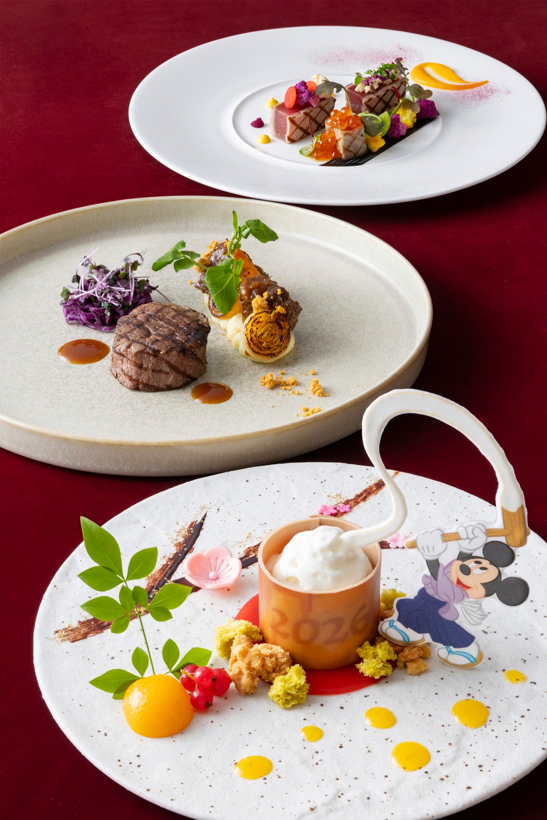 ディズニーアンバサダーホテルの「エンパイア・グリル」イヤーエンド＆ニューイヤー　スペシャルディナー（C）Disney