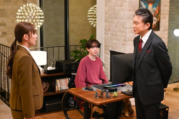 内田理央、宮世琉弥、船越英一郎「問題物件」第3話より(C)フジテレビ