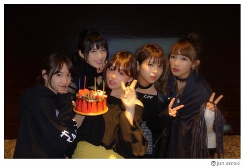 篠崎愛の誕生日に天木じゅん、永尾まりやら集結　“全員美女”の集合写真に反響