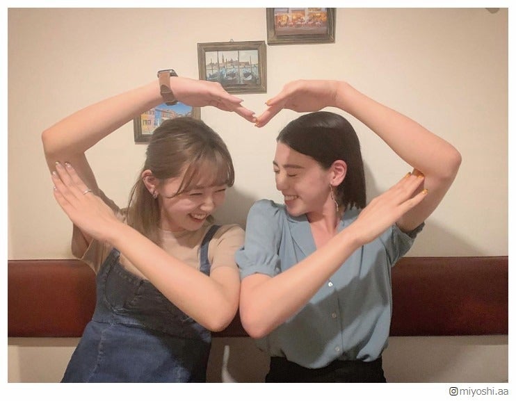 三吉彩花＆江野沢愛美、久々“みよまなポーズ”披露 仲睦まじいやり取りにファン歓喜