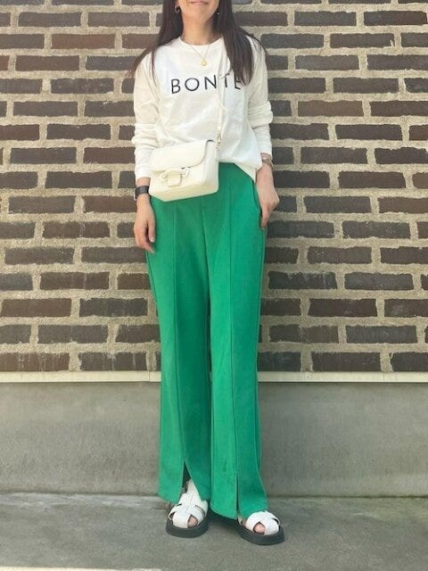 カラーパンツ　コーデ　夏