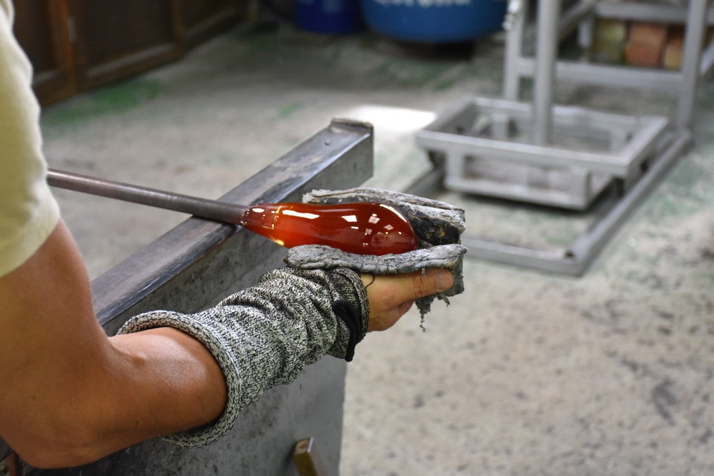 GLASS CHANDELIER BY FRESCO／画像提供：Blue Bottle Coffee Japan