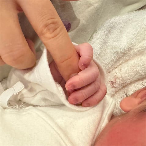 38歳声優が第一子出産を報告「愛おしさと感謝でいっぱいの日々です」