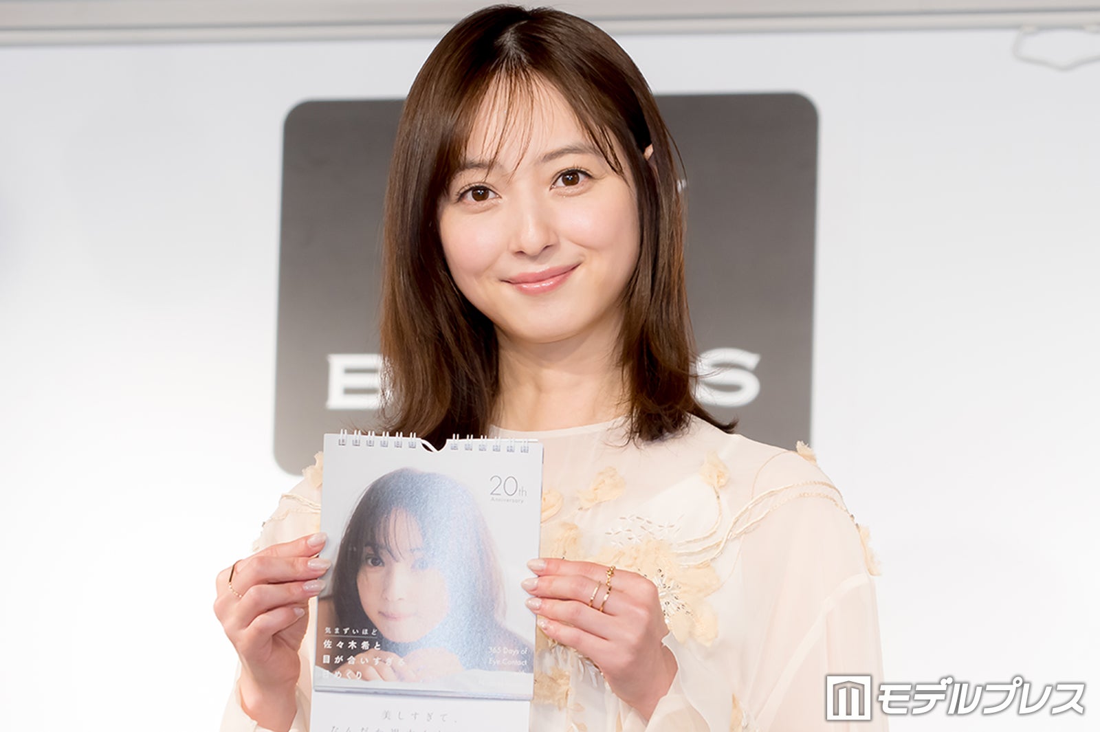 佐々木希、10年ぶりカレンダー“コンセプト”に「大丈夫かな？」母になっての変化も明かす