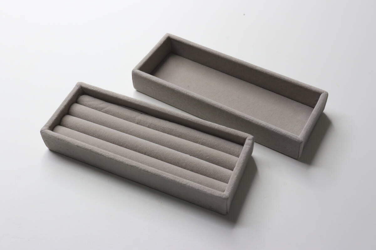 ダイソー　無印激似　アクセサリートレイ　ベロア