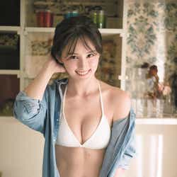 モデルプレス - ハーフ美女くるみ、初の試みで美バスト披露