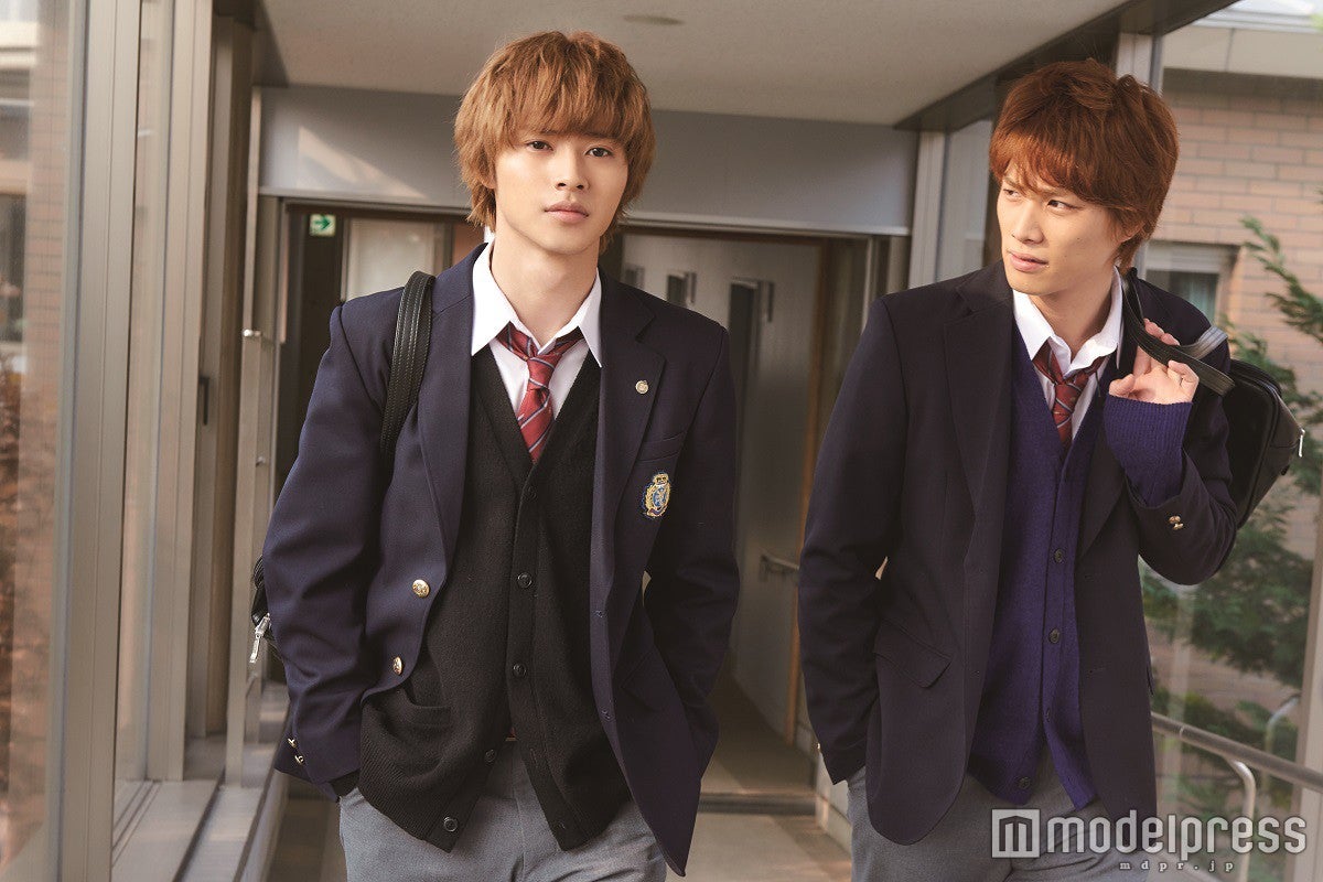 山崎賢人、鈴木伸之（C）八田鮎子／集英社 （C）2016 映画「オオカミ少女と黒王子」製作委員会