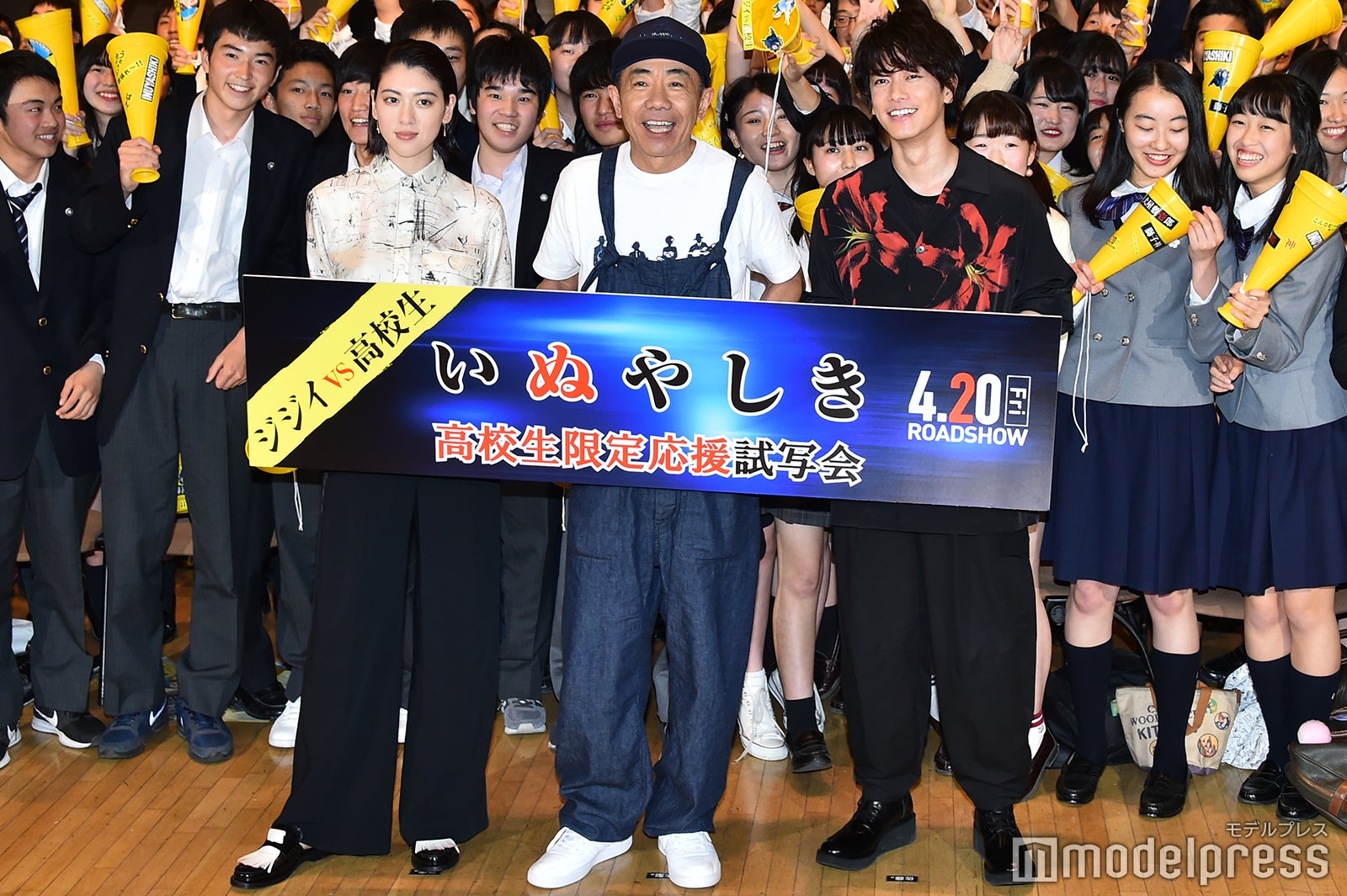 三吉彩花、木梨憲武、佐藤健 （C）モデルプレス