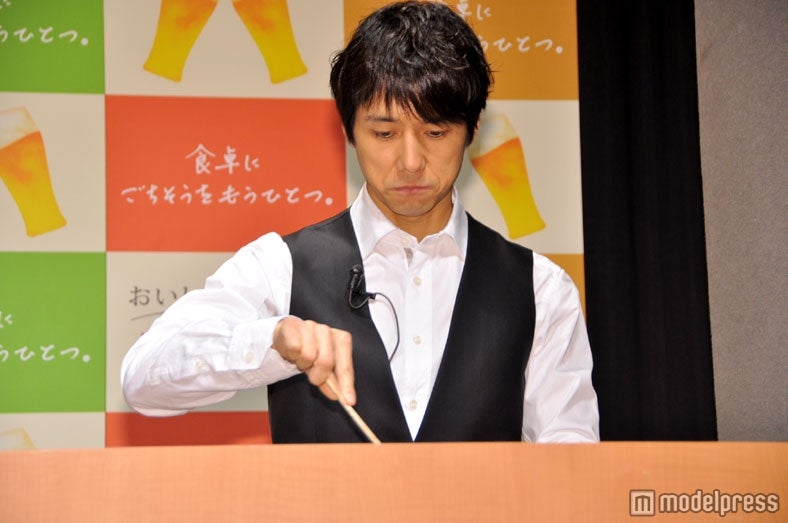 料理の腕前を披露する西島秀俊