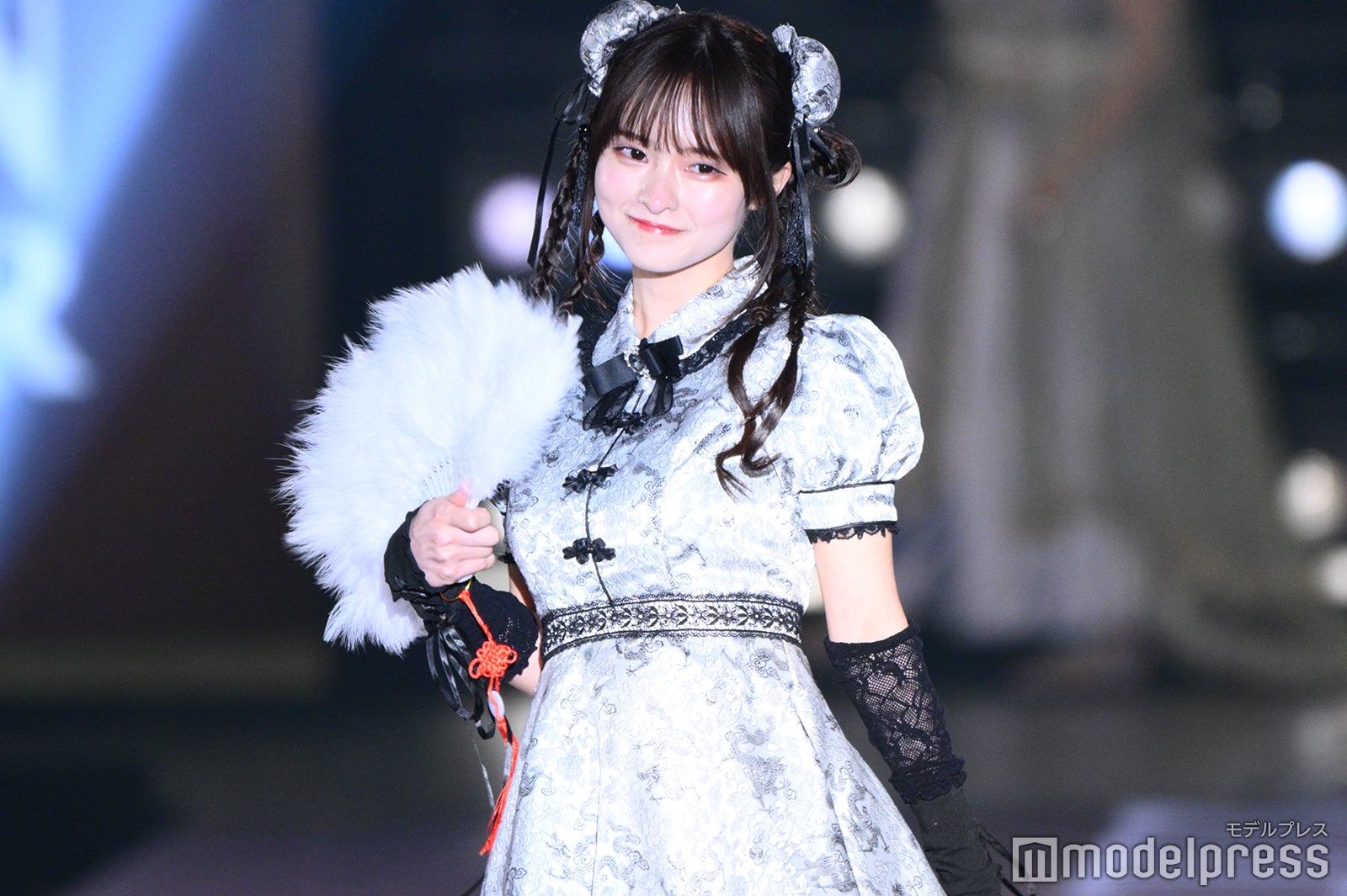 “AI疑惑”で話題・藤咲凪、アイドル卒業後初ステージ キュートなチャイナワンピ姿【関コレ2025A/W】