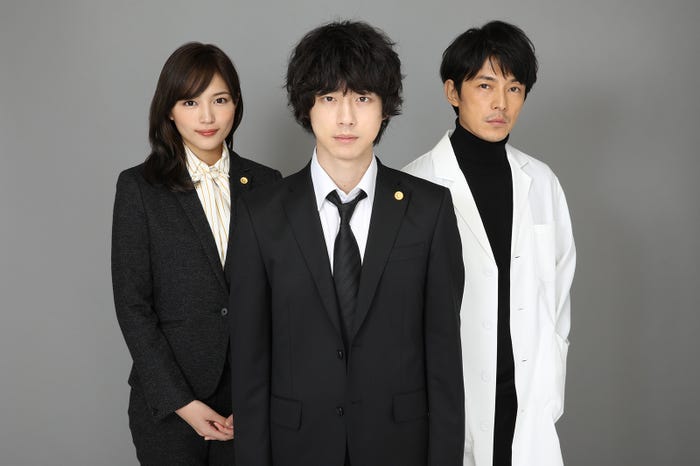 (左から)川口春奈、坂口健太郎、藤木直人(C)日本テレビ