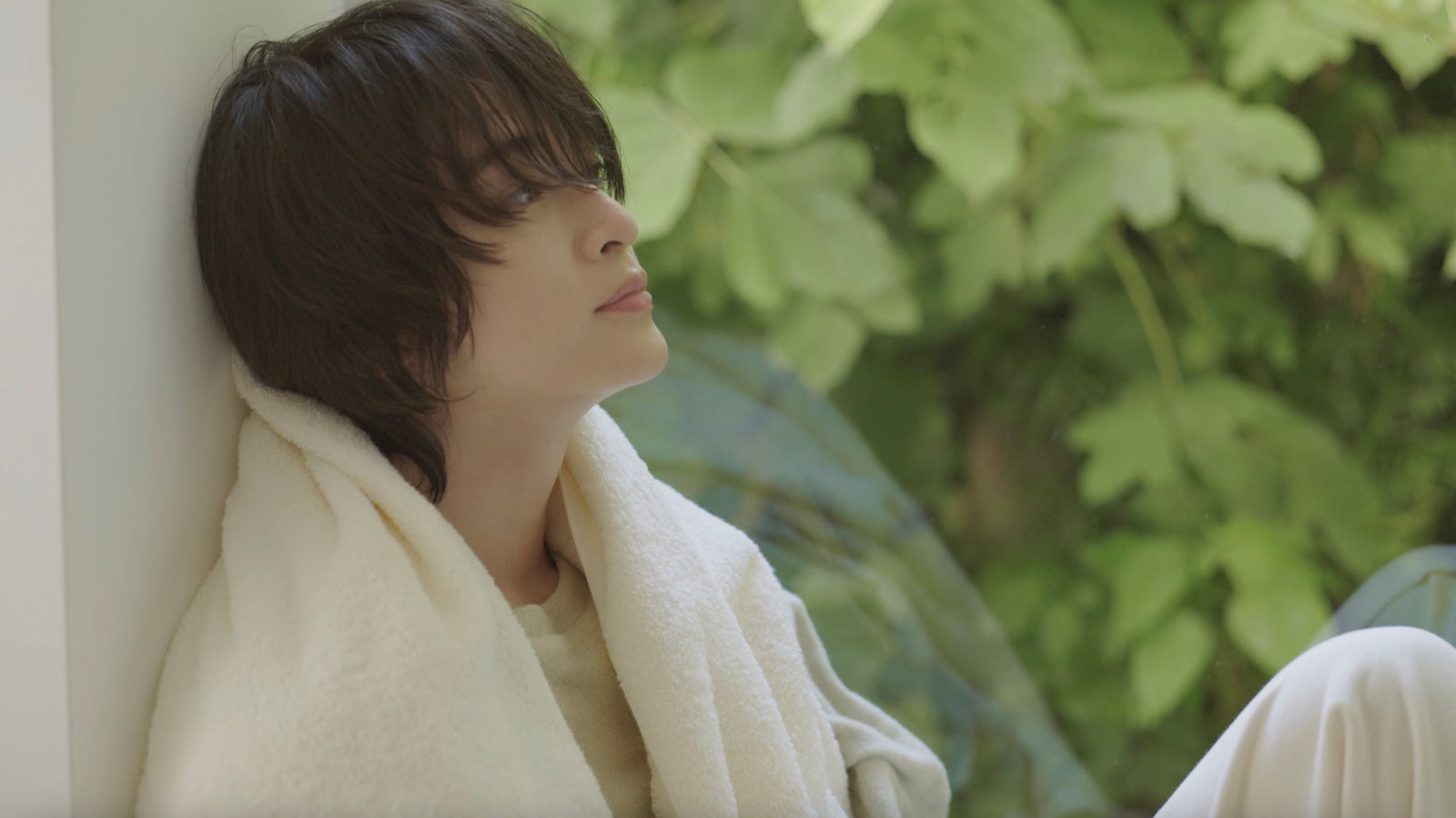 キスマイ玉森裕太、シャワー後の濡れ髪でガッツポーズ 新CMで自然体の姿見せる