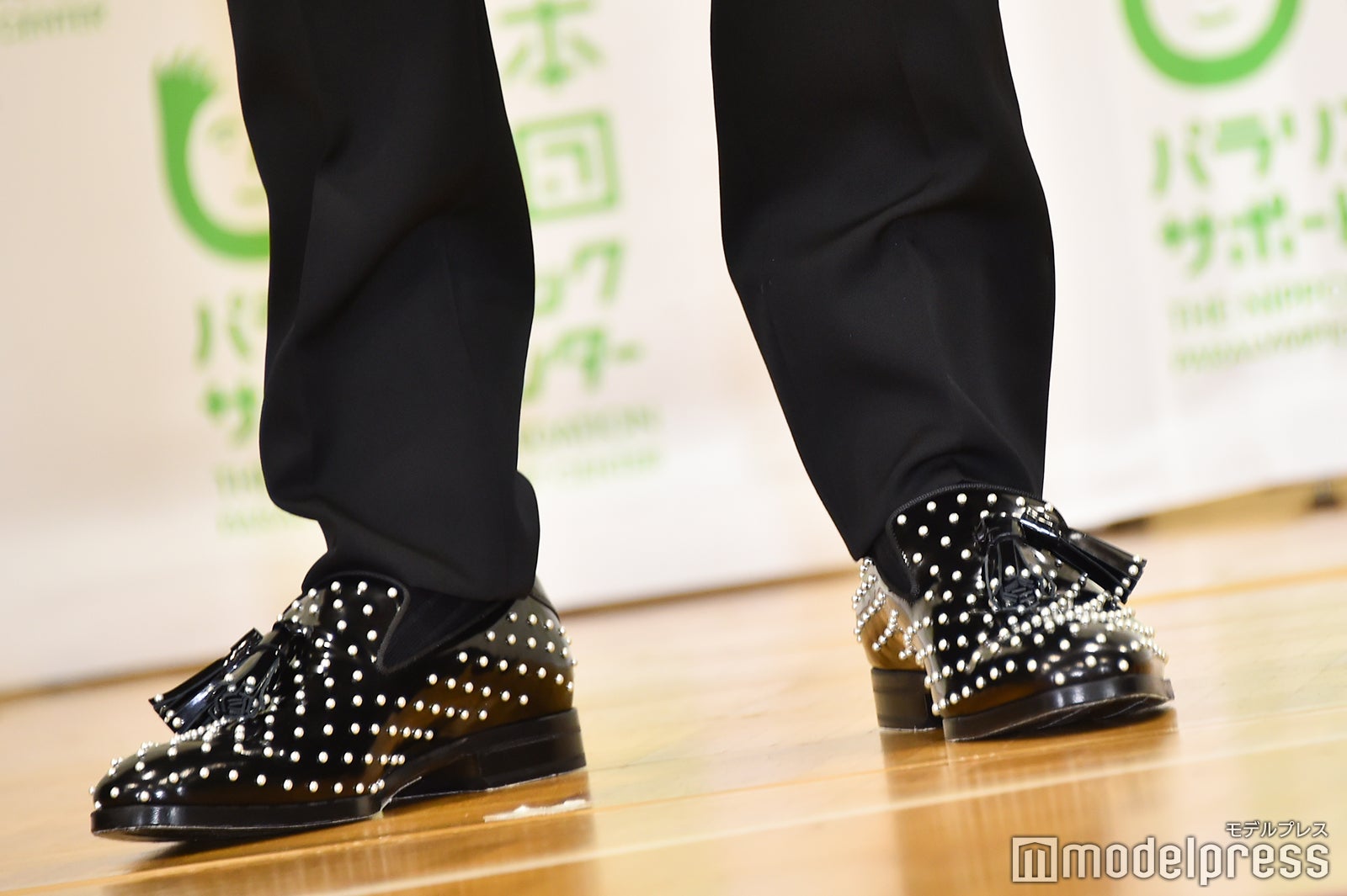 稲垣吾郎の足元／スタッズシューズでコーデにアクセント （C）モデルプレス