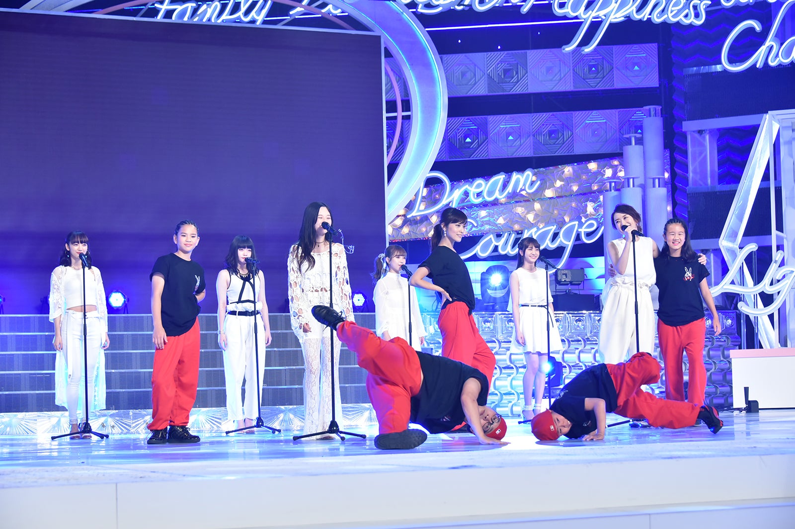 島袋寛子＆フェアリーズ（C）日本テレビ