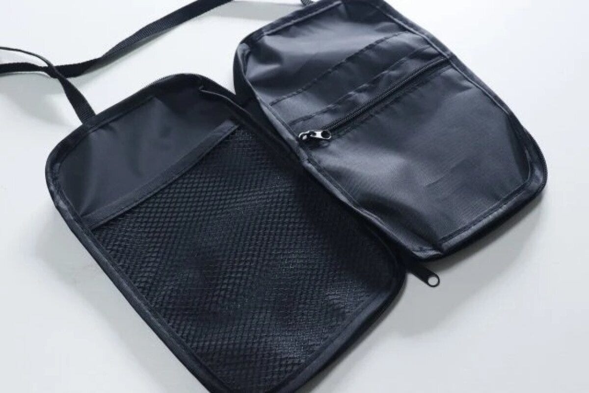 ダイソー　メッシュポケット付ウォレットショルダーバッグ　デザイン