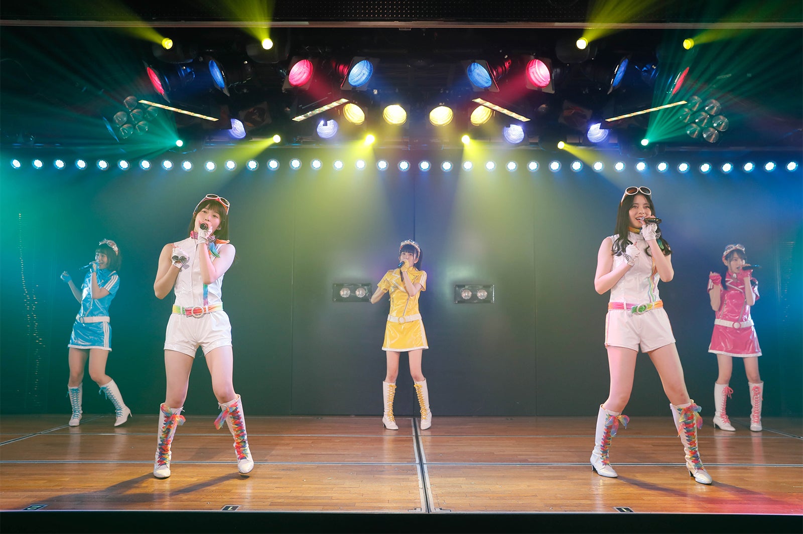 AKB48チーム8／AKB48チーム8「その雫は、未来へと繋がる虹になる。」公演（C）AKS