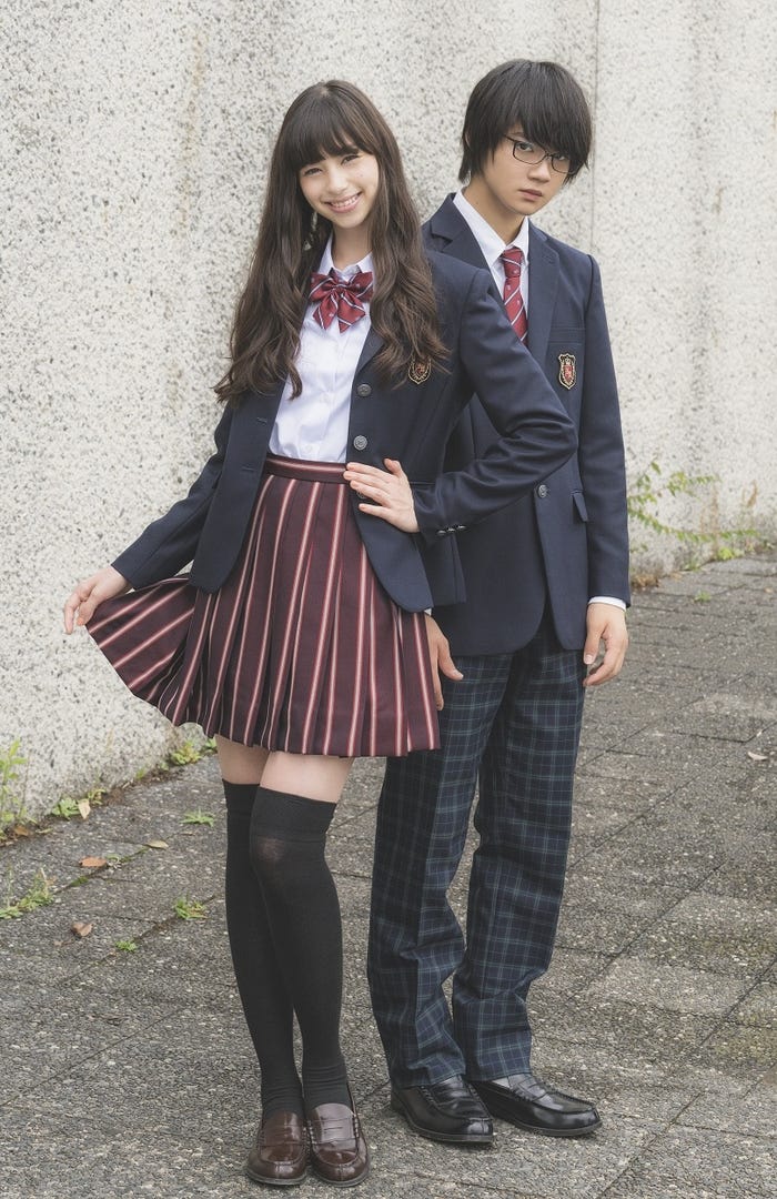 中条あやみと佐野勇斗(C)2018映画「3D彼女 リアルガール」製作委員会(C)那波マオ/講談社