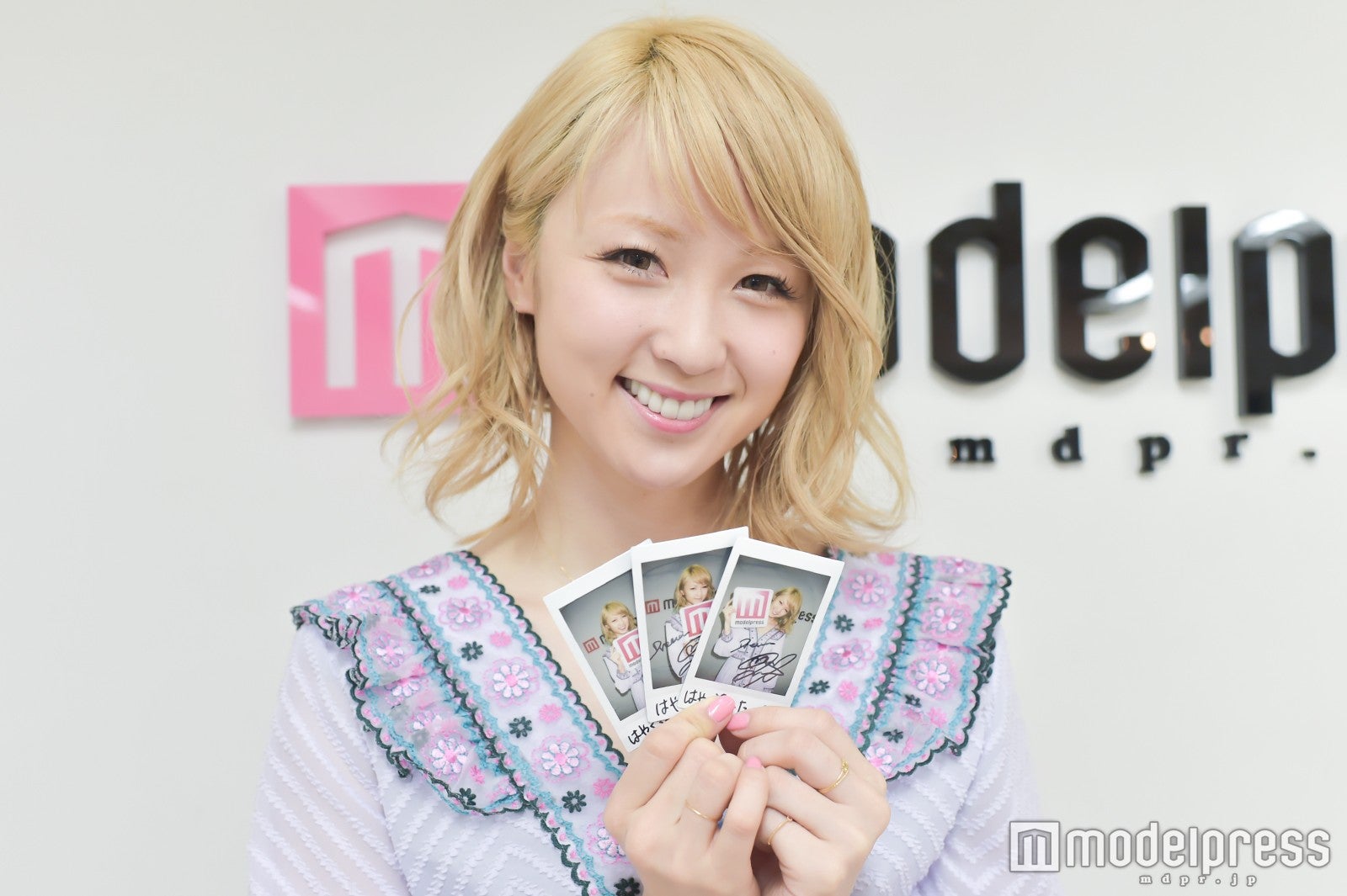 Dream Ami、サイン入りチェキプレゼント＜モデルプレス読者限定＞