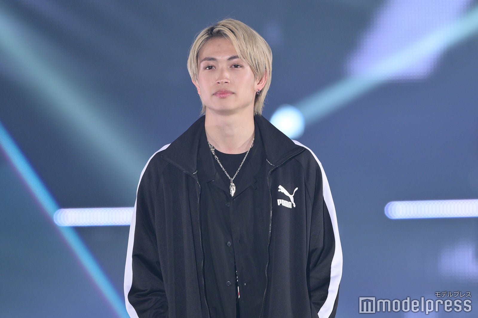 綱啓永、ウインクからの照れ顔に胸キュン＜GirlsAward 2023 S／S＞