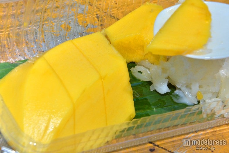 マンゴーのもち米のココナッツがけ、カオニャオマムアン