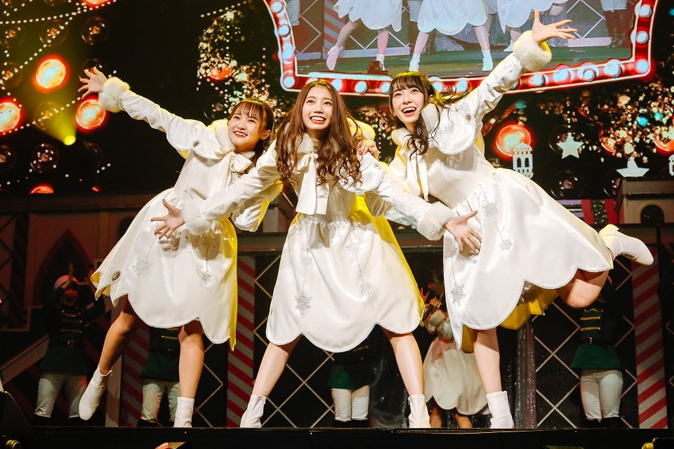 高瀬愛奈、高本彩花、金村美玖／「けやき坂46 ひらがなくりすます2018」（カメラマン：上山陽介）