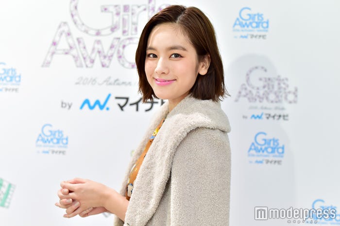 「GirlsAward 2016 AUTUMN/WINTER」バックステージでインタビューに応じた筧美和子(C)モデルプレス