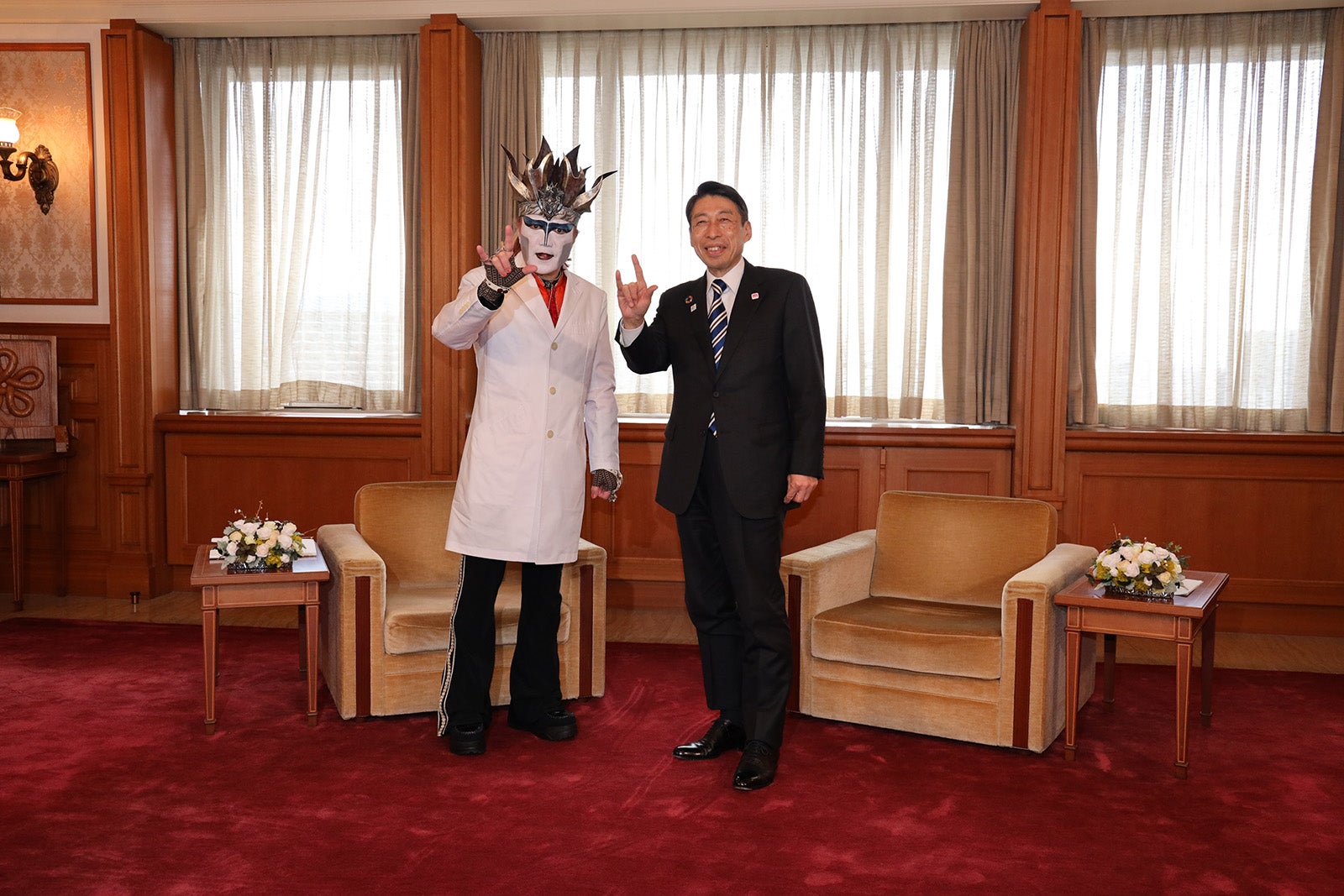 デーモン閣下、服部誠太郎福岡県知事（提供写真）