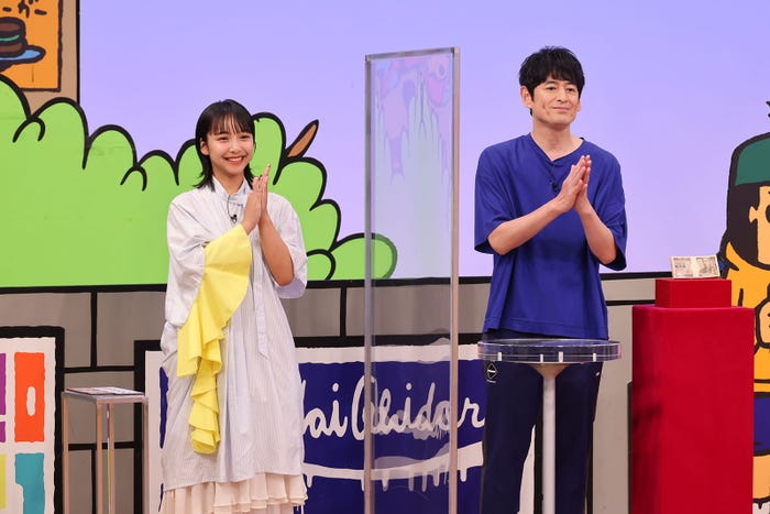 山之内すず、博多大吉(C)カンテレ