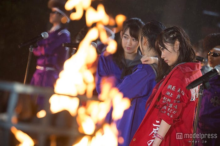 「しぇからしか!」HKT48 feat.氣志團MVのワンシーン(C)AKS