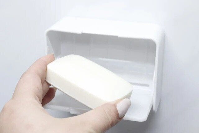 ダイソー カバー付きソープホルダー(バス用マグネット) ダイソーの石けんが入るカバー付きソープホルダー(バス用マグネット)