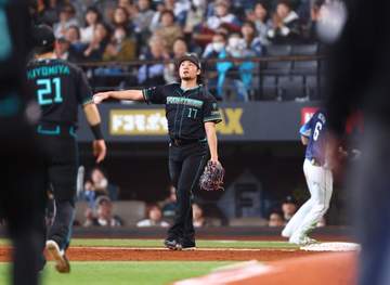 解説唸る「2人のファインプレーが清宮を救いましたね」日本ハムが好守備 清宮幸の失策危機救う奈良間のグラブトス＆伊藤のベースカバー