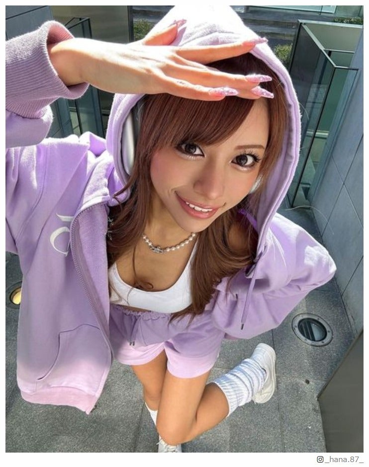 カリスマギャル・華、鍛え上げられた美腹筋公開「スタイルよすぎる」「憧れの体型」の声