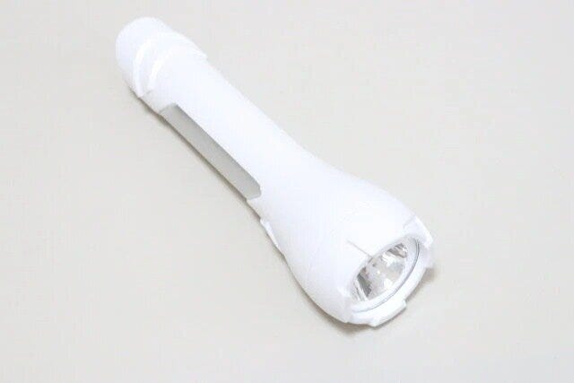 ダイソーの握ると点くライト