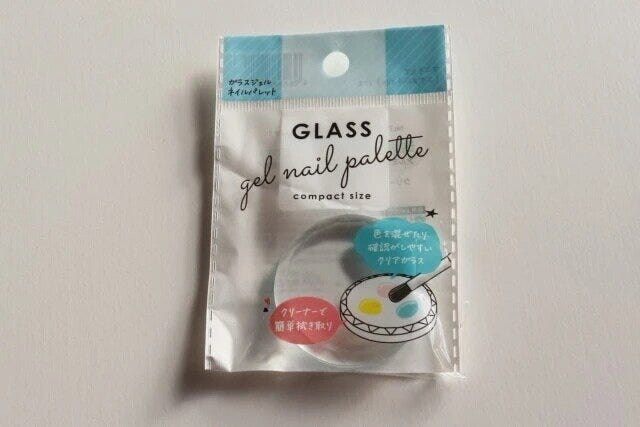 ダイソー　ガラスジェルネイルパレット　　パッケージ