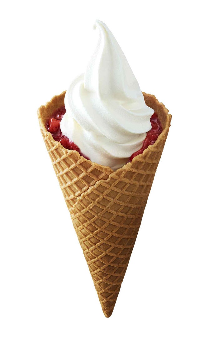ワッフルコーン ストロベリー/画像提供:日本マクドナルド株式会社