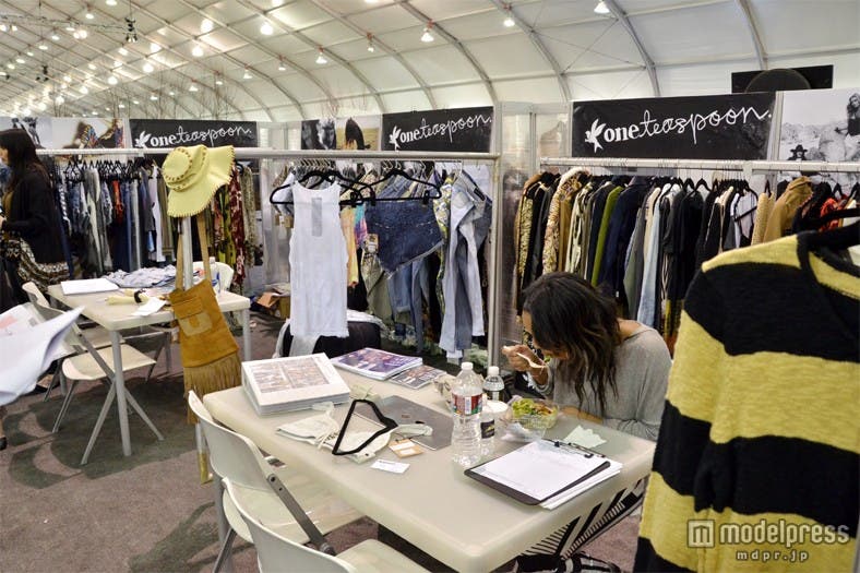 「One Teaspoon」ブースの様子(「MAGIC」2013S/Sにて)
