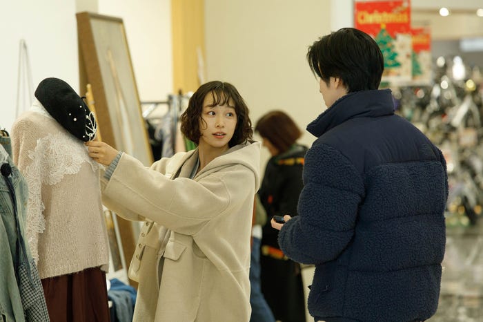 さかたりさ、長谷川慎「顔のない患者-救うか、裁くか-」(C)カンテレ