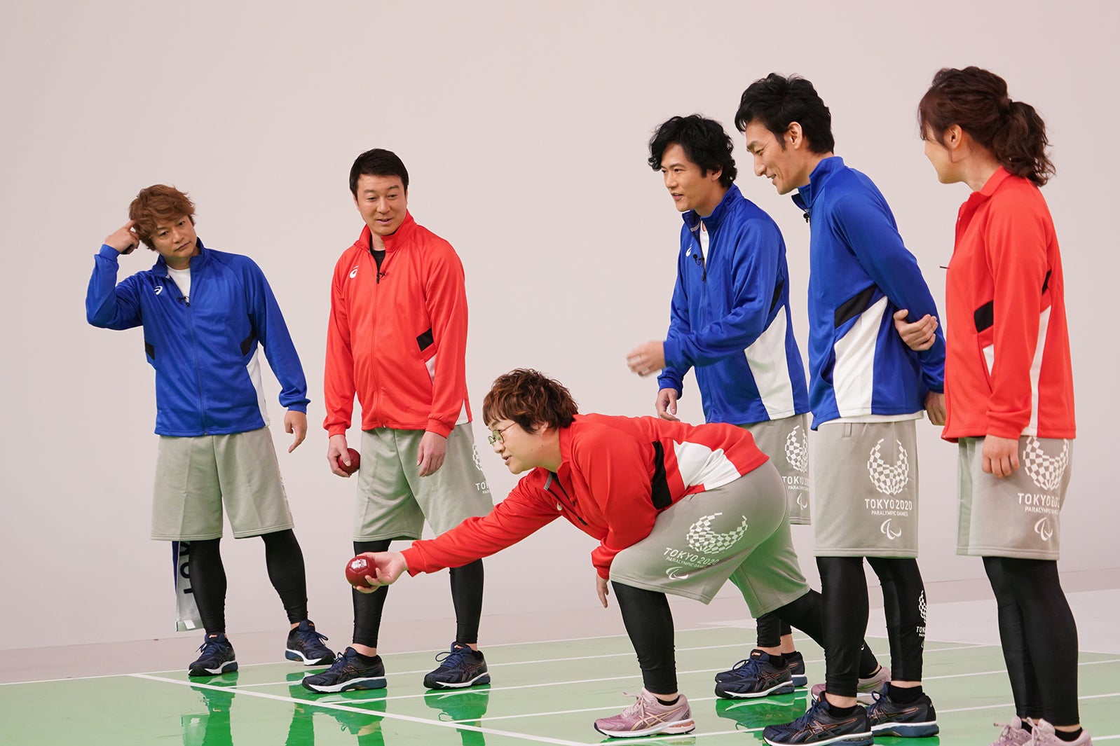 （左から）香取慎吾、加藤浩次、稲垣吾郎、近藤春菜、草なぎ剛、水卜麻美アナウンサー（C）日本テレビ