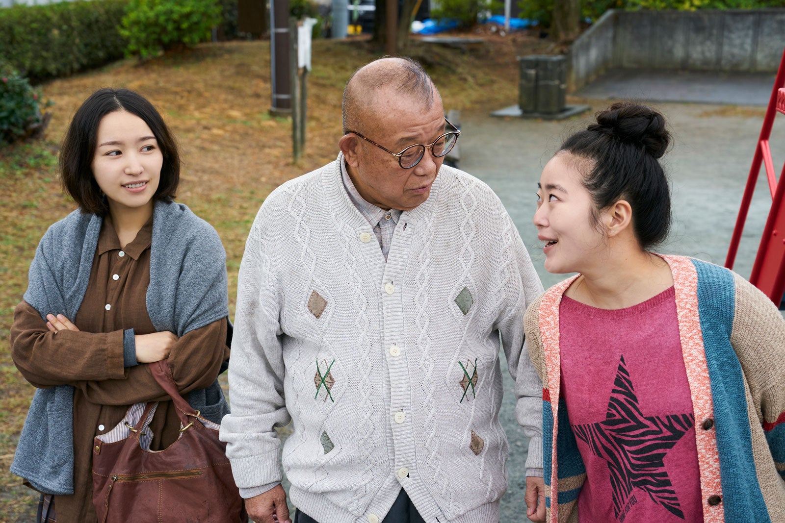 徳永えり、笑福亭鶴瓶、ぎぃ子（C）2025「35年目のラブレター」製作委員会